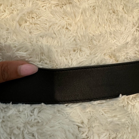 Gucci Black Leather Belt with Gold GG Buckle - Picture 8 of 8